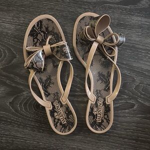 Valentino Garavani Beige and Black Lace Bow Sandals 
Size 39 (9)